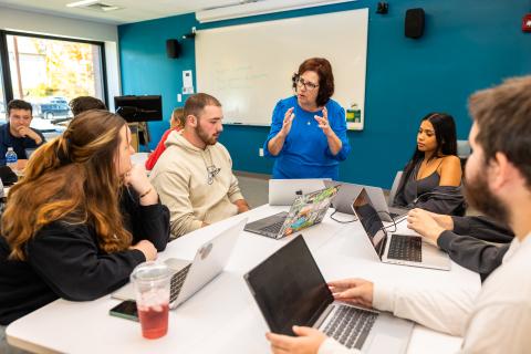 Professor Bonnie Bechard Business class